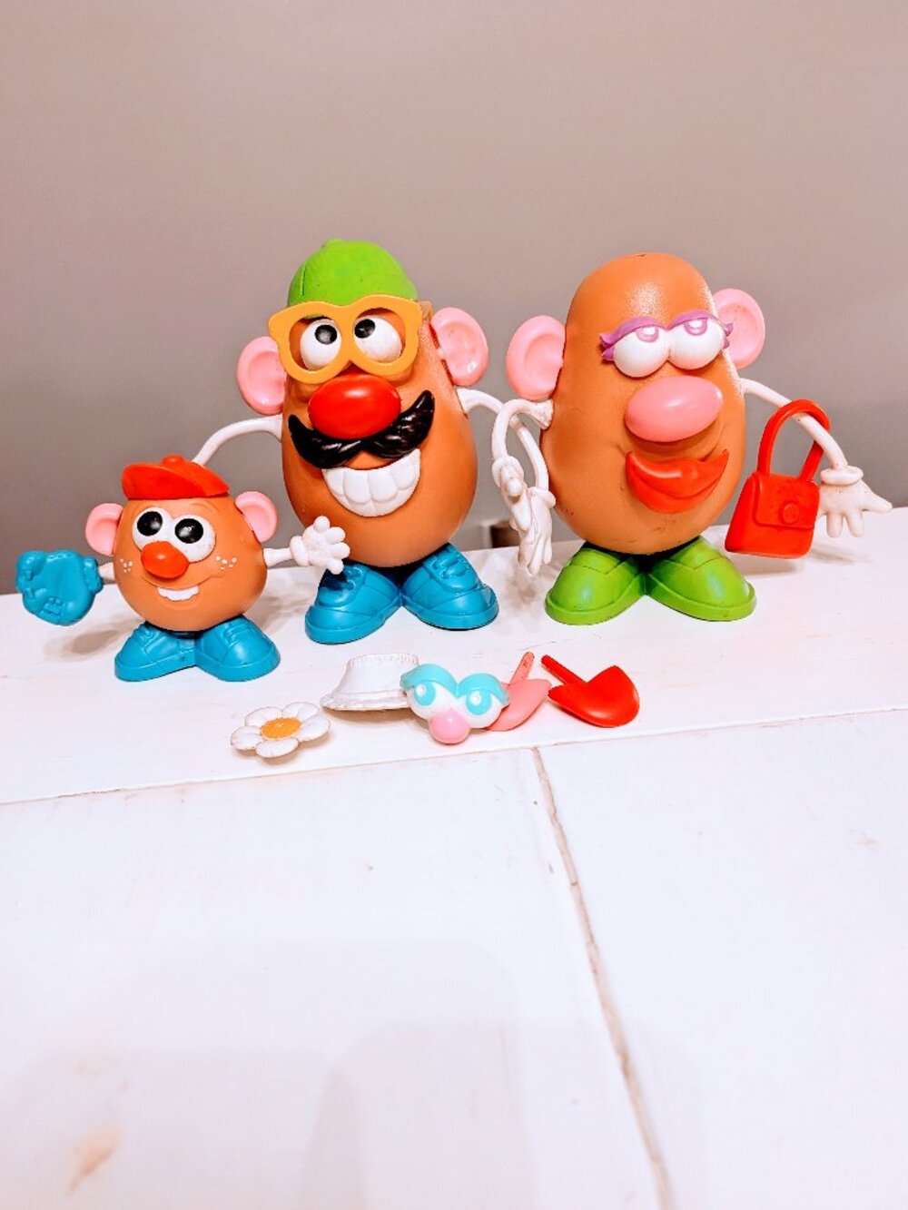 VTG 1983 Hasbro Meet Mr Potato Head Funny Faced Family Baby Mama Accessories